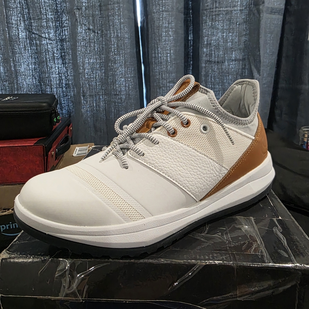 Men's White and Brown Golf Shoe